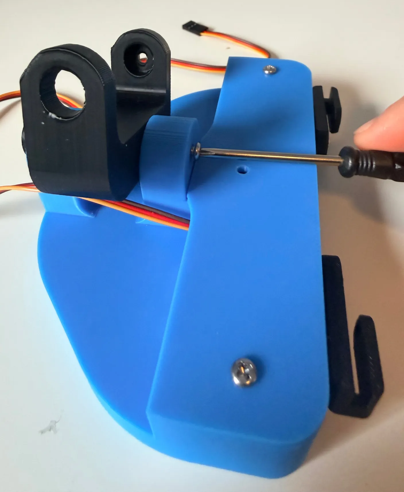 Robotic Eyes build — Assemble the Neck: Use a 6mm screw on the other side to secure it in place.