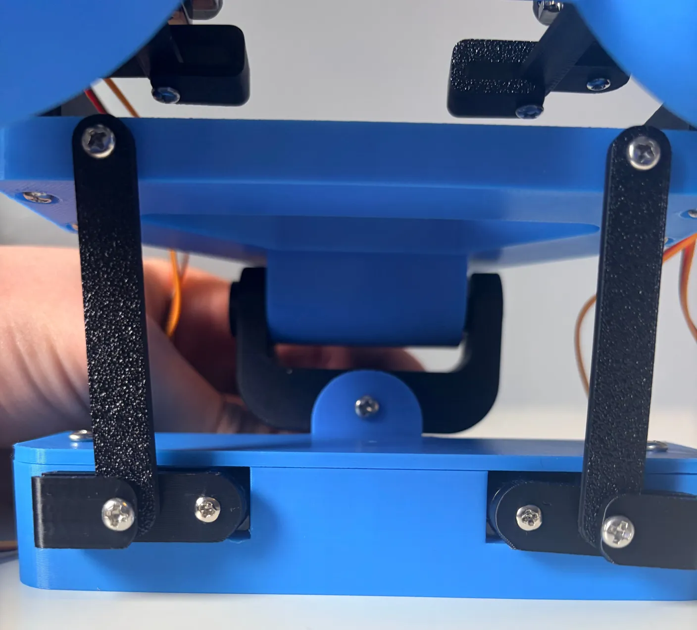 Robotic Eyes build — Assemble the Neck: Just use two 6mm screws, tightened to a snug fit, as shown below.